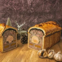 𝑃𝑎̂𝑡𝑒́ 𝑒𝑛 𝑐𝑟𝑜𝑢̂𝑡𝑒 𝑑𝑒 𝑐𝑎𝑛𝑎𝑟𝑑, 𝑐œ𝑢𝑟 𝑓𝑜𝑖𝑒 𝑔𝑟𝑎𝑠, 𝑎𝑏𝑟𝑖𝑐𝑜𝑡, 𝑝𝑖𝑠𝑡𝑎𝑐ℎ𝑒 𝑒𝑡 𝑎𝑖𝑙 𝑛𝑜𝑖𝑟 𝑐𝑜𝑛𝑓𝑖𝑡 𝑚𝑎𝑖𝑠𝑜𝑛. Au restaurant La Rencontre à Montreuil-Bellay, Maine-et-Loire